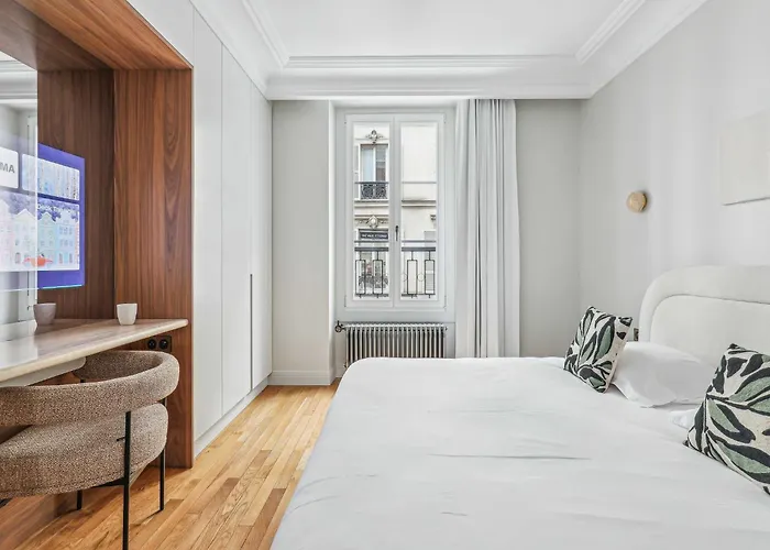 Magnificent Flat - 2br 6p - Champs Elysees Paris