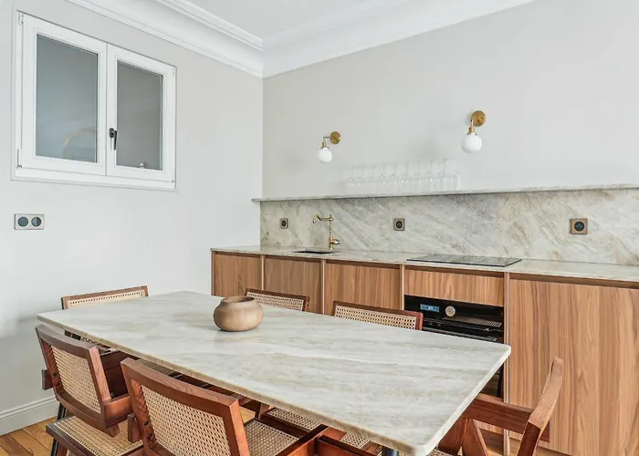 Magnificent Flat - 2br 6p - Champs Elysees Apartment