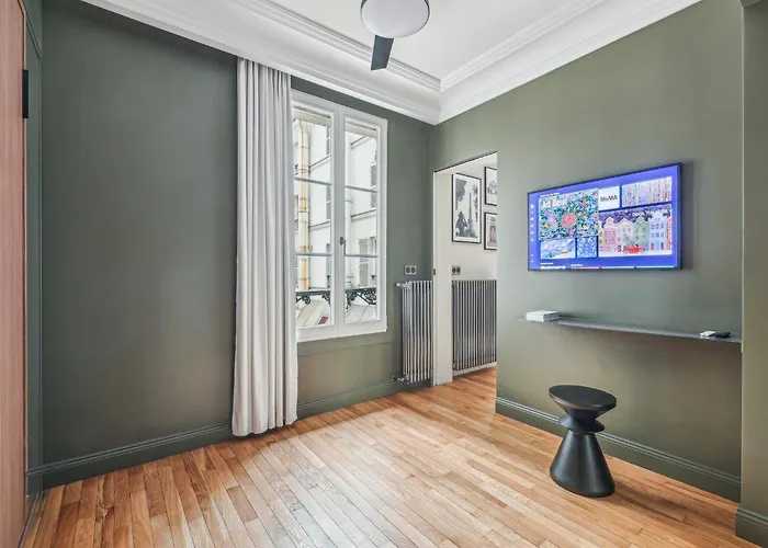 Magnificent Flat - 2br 6p - Champs Elysees Apartment