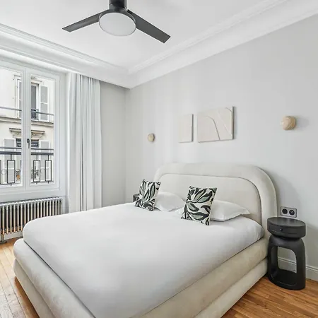 Magnificent Flat - 2br 6p - Champs Elysees פריז